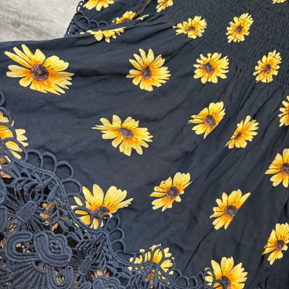 Rue21 Yellow Sunflower Floral Black Lace Flowy Blouse Top NWT Women's L - Picture 8 of 10